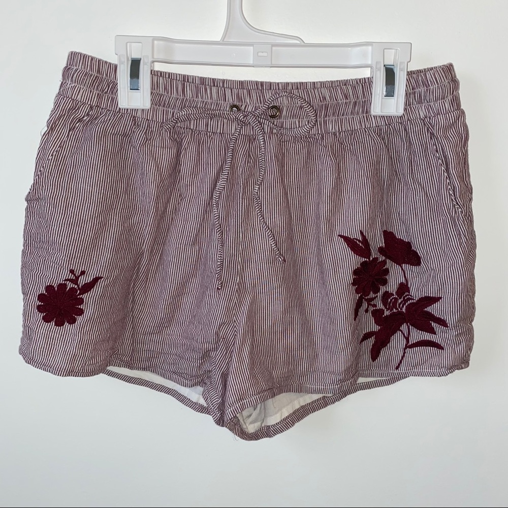 ✨ Burgundy flower-embroidered shorts ✨